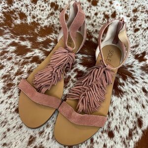 NWOT Sole Society Koa Women’s Size 10M Pink Leather Fringed Zip Back Sandals